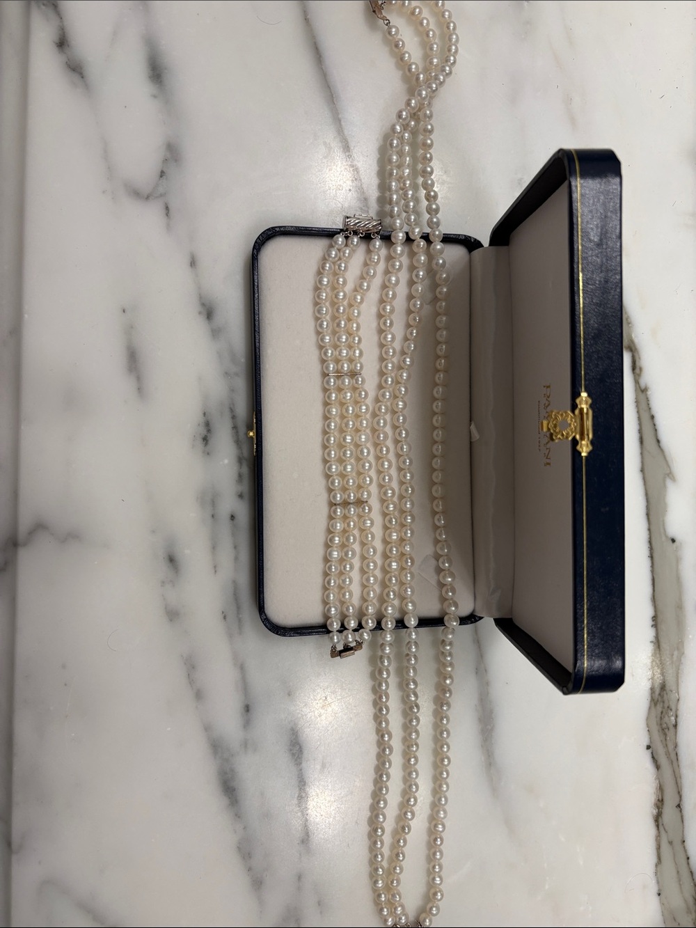 Pearl necklace and bracelet matching set